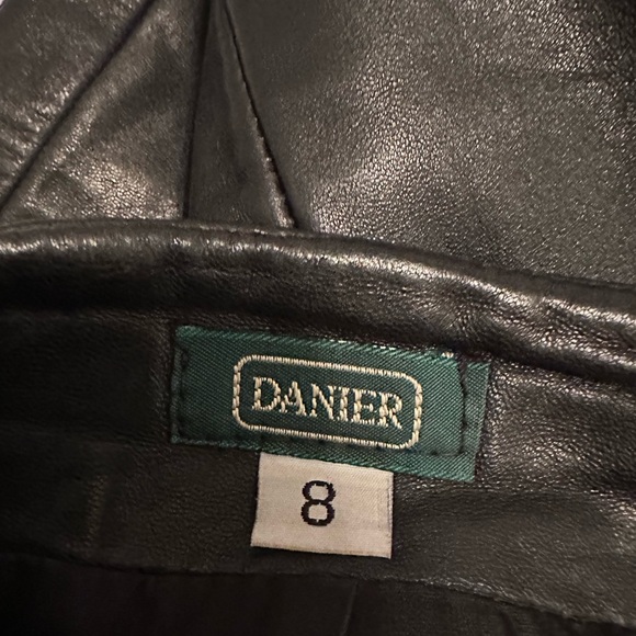 VINTAGE DANIER BLACK LEATHER SKIRT - Picture 2 of 3